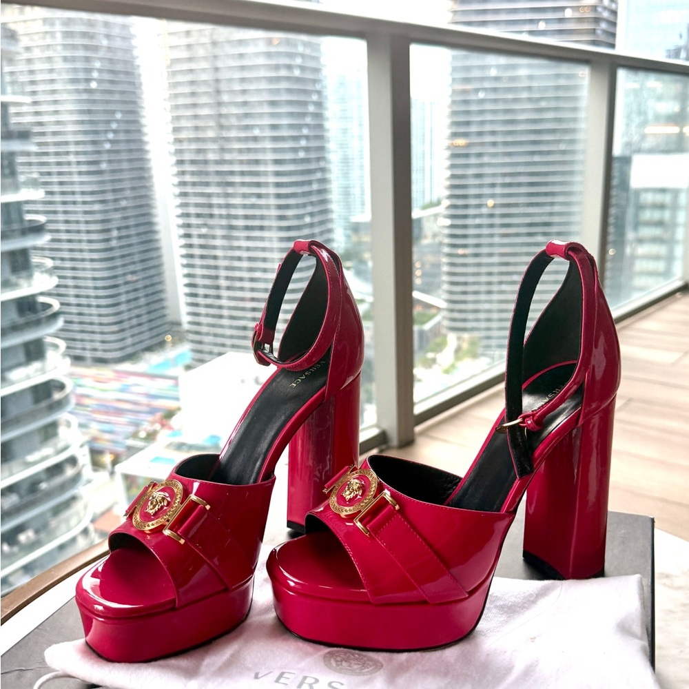Versace Pink Patent Leather Platform Heels w/ Gold Medusa – NWT